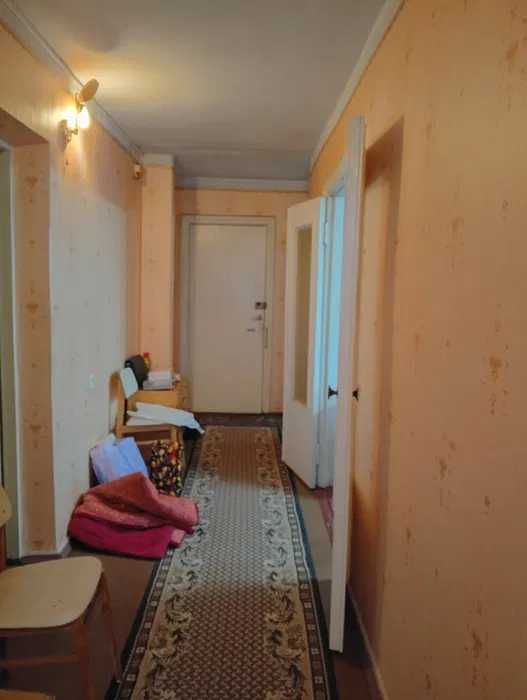 Продажа 4-х комнатной квартиры в центе города.