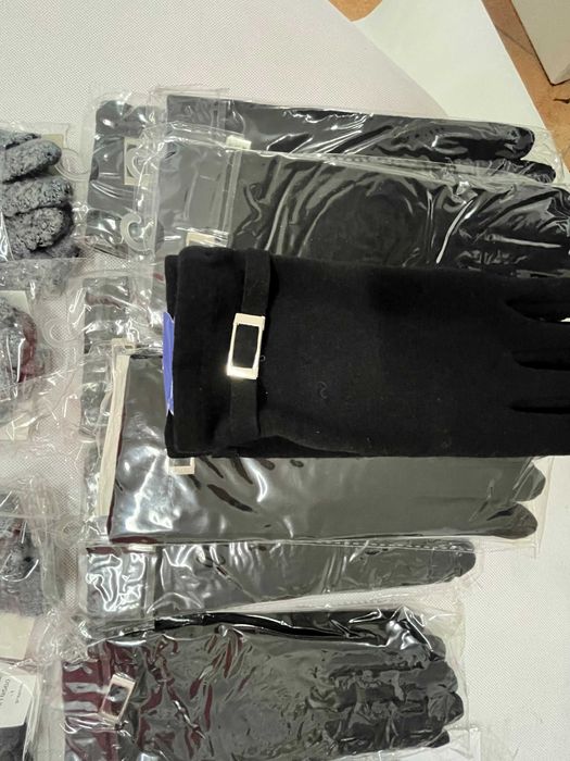 Rękawiczki ponad 40 par- mix po likwidacji sklepu