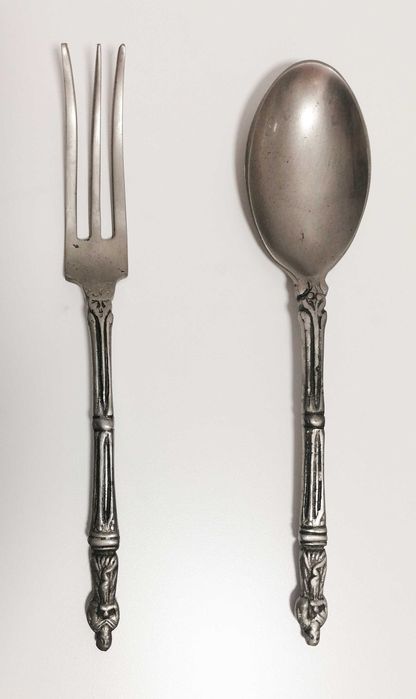 Garfo e colher de estanho