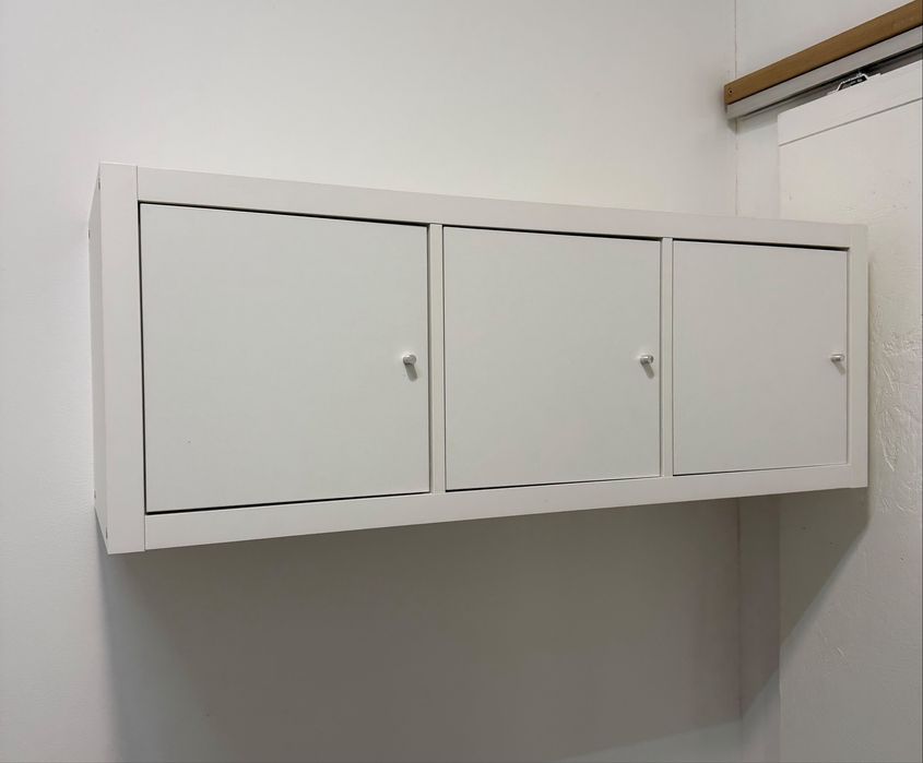 Estante 3 cubos de parede com porta 35x35x35cm