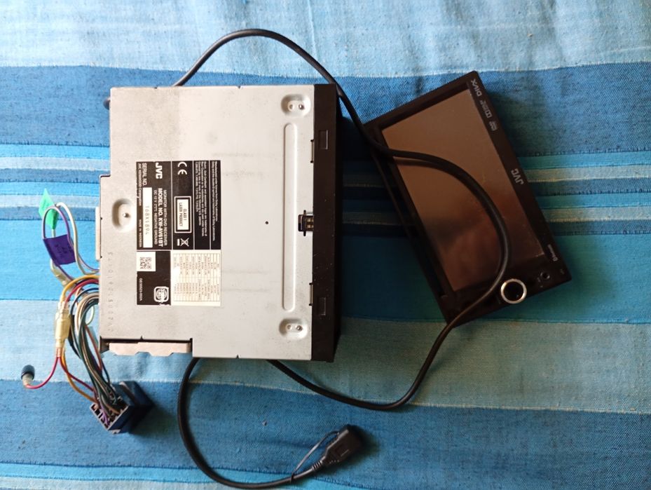 JVC auto radio modelo KW-AV61BT