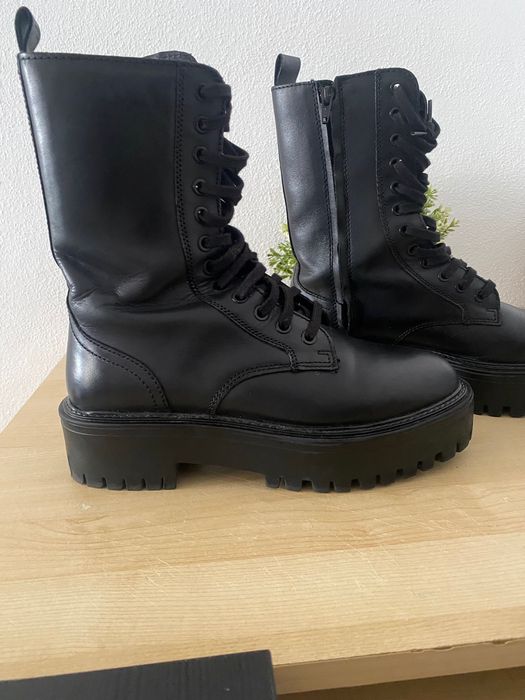 Botas militares em pele mango