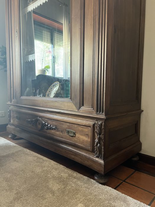 Movel de Sala c/ vitrine com mais de 150 anos