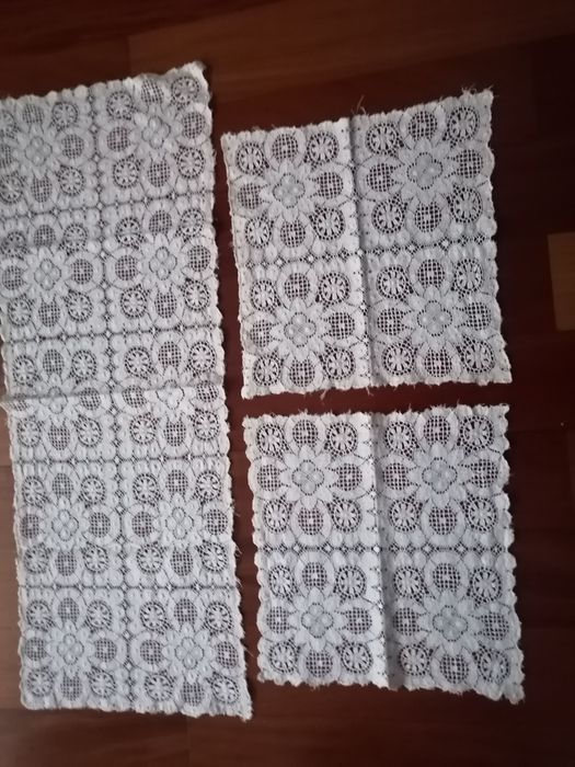 Conjunto de  5 naprons bordados a mão