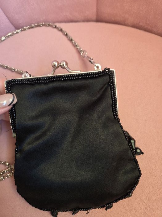 Mała eleganckie torebka na łańcuszku