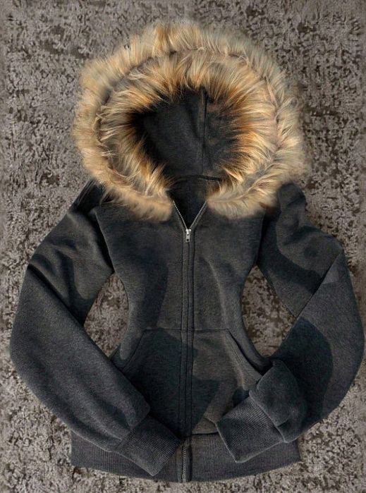 Женская укороченая кофта с мехом