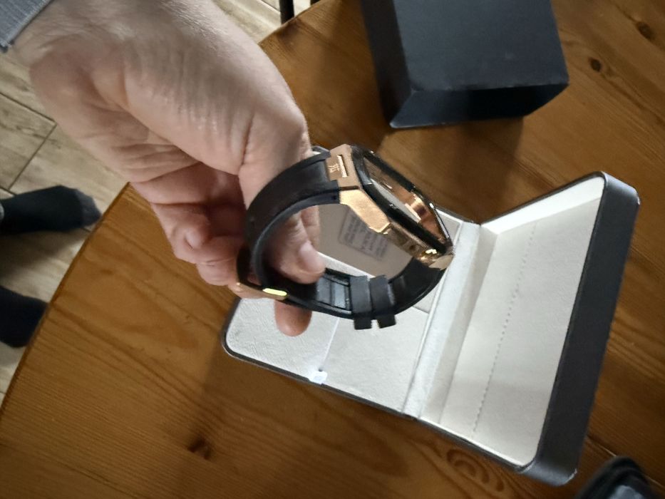 Ralph Giallo Etui Apple Watch 45 mm Toro złoto-czarne