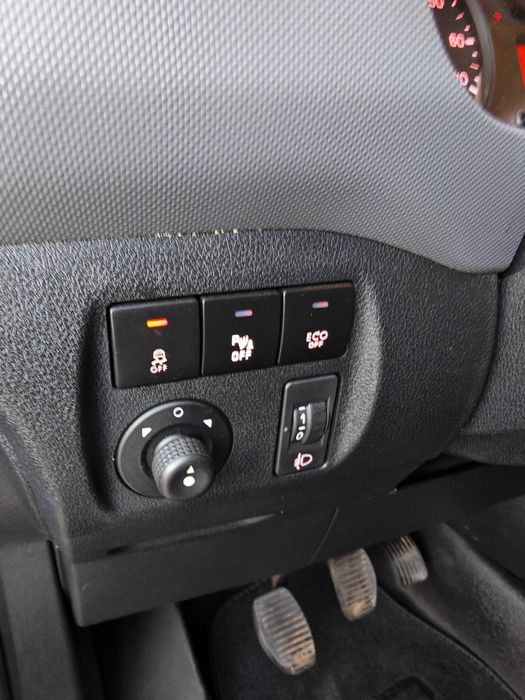 Peugeot Partner 1.6 hdi  3 lugares ( 2014 )