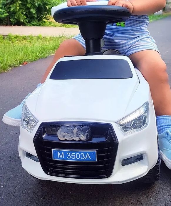 Машинка толокар  з батьківською ручкою