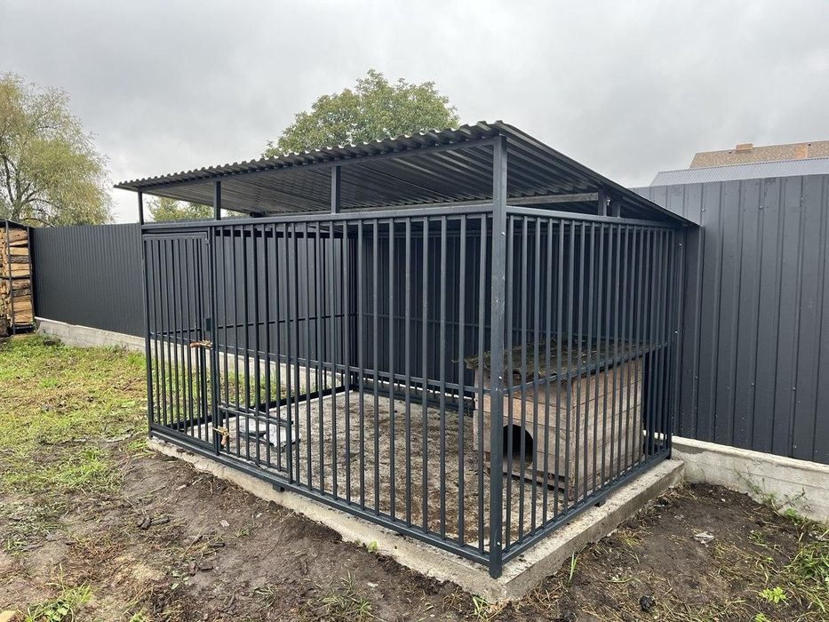 Вольєр загорожа, загін, обгороджене будка  для собак
