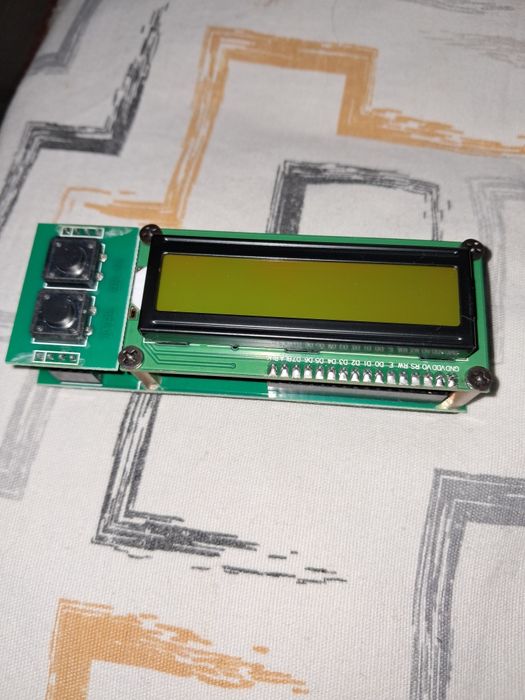 Дичплей з двома кнопками