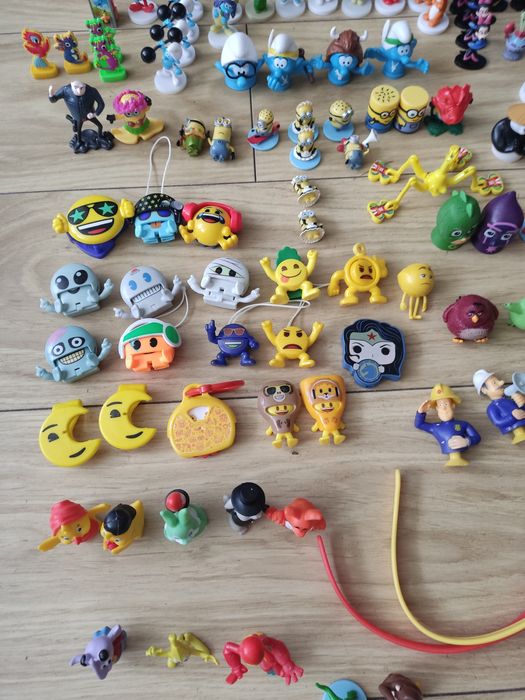 Duży zestaw małych zabawek