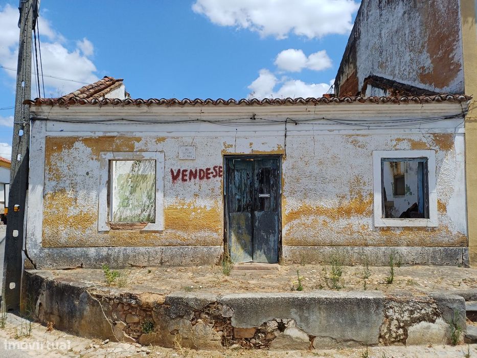 Moradia para remodelação em local soalheiro e sossegado