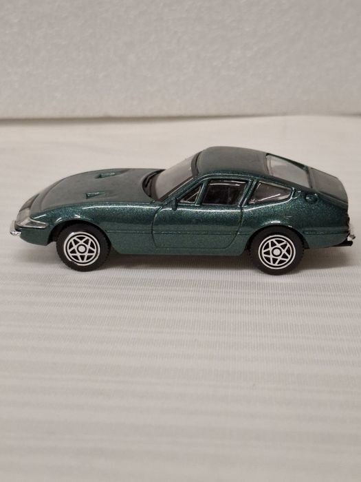Ferrari 365 Gtb4 1:43 Bburago