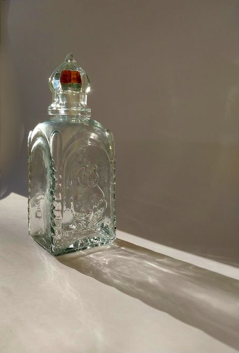 Штоф графин фігурна пляшка Церковка з танцюючим ведмедиком скло рельєф