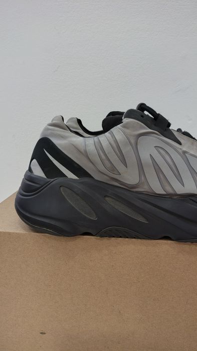 Adidas Yeezy Boost 700 MNVN Metallic rozmiar 47 1/3