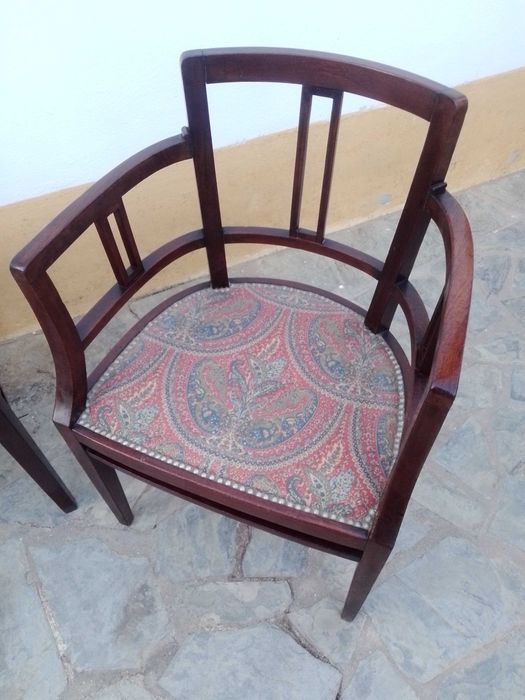 Bengaleiro e escrivaninha antigas