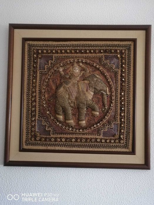 Quadro tailandês bordado. Muito bonito