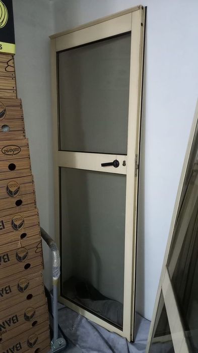 Porta em alumínio64176769847170120