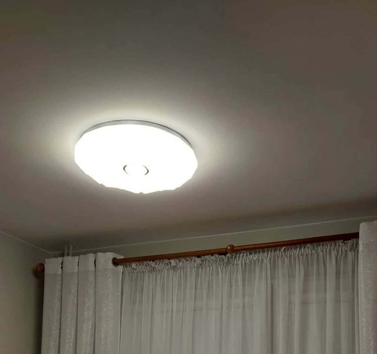 Lampa typu plafon