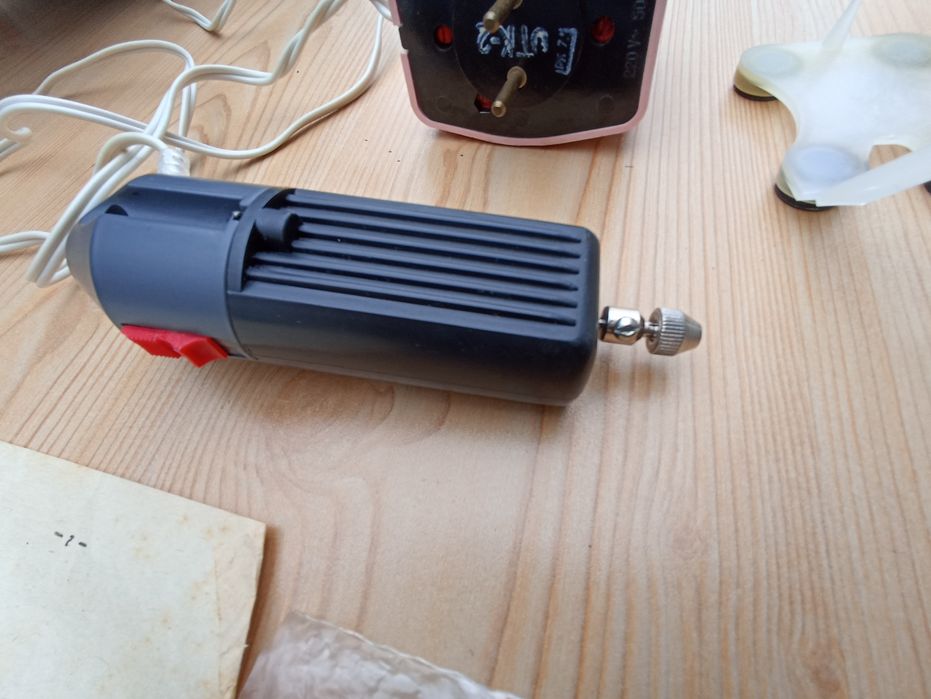 OfertMini wiertarka 9-12V ZSRR do płytek , modelarska
Mini wiertarka 9
