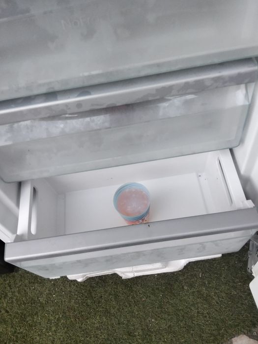 Arca congeladora Miele perfeita preta