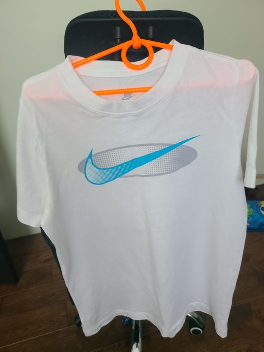 Біла футболка Nike Sportswear