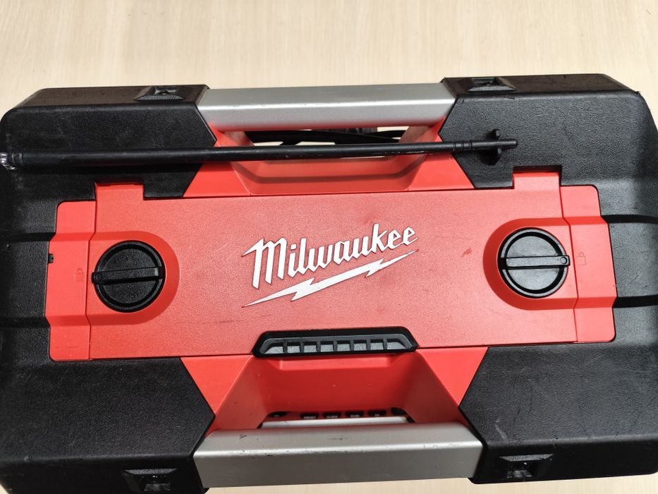 Milwaukee M12- 28 DCR колонка/радіо/ Мілвоке оригінал