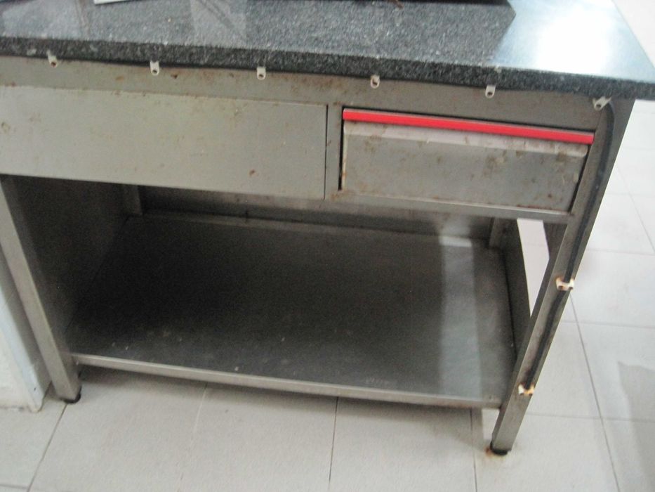 Estante inox - tampo de granito