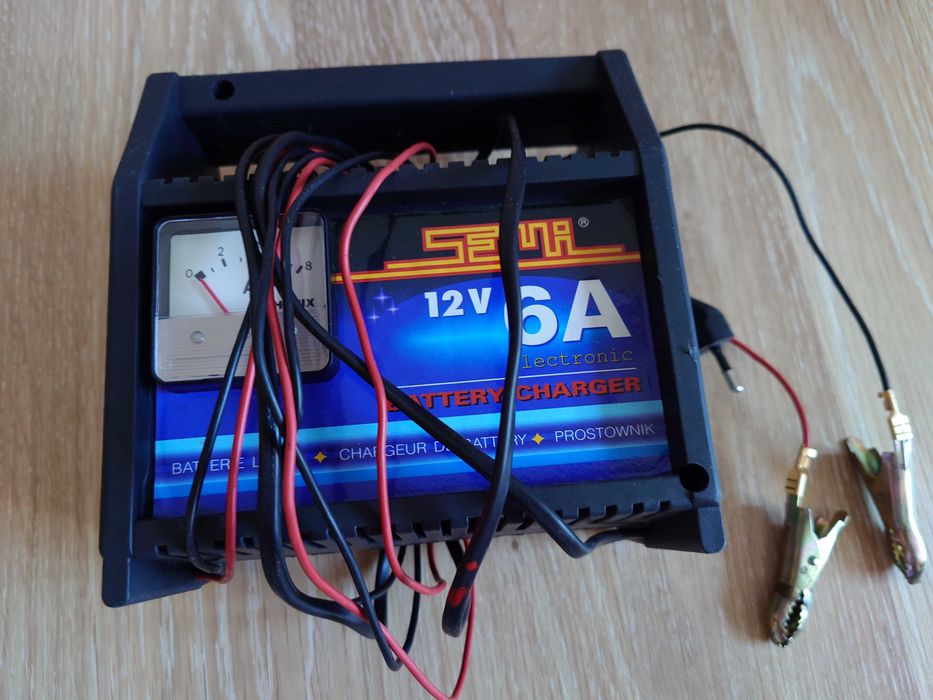 Prostownik Samochodowy do akumulatora 12V 6A