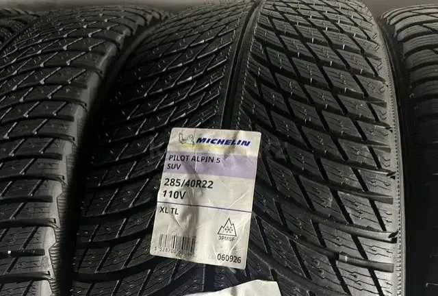 Купити різношорокий комплект зимових шин резини  325/35R22 +285/40R22