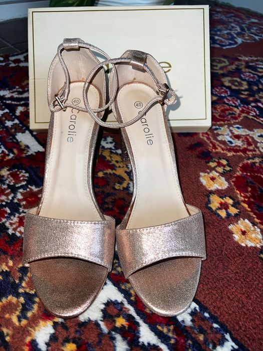 Босоніжки жіночі