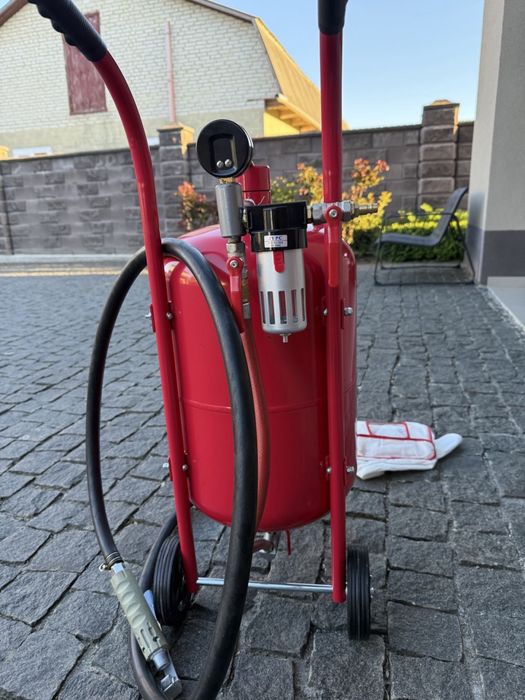 Мобільний піскоструминний сифонний апарат 38 літрів