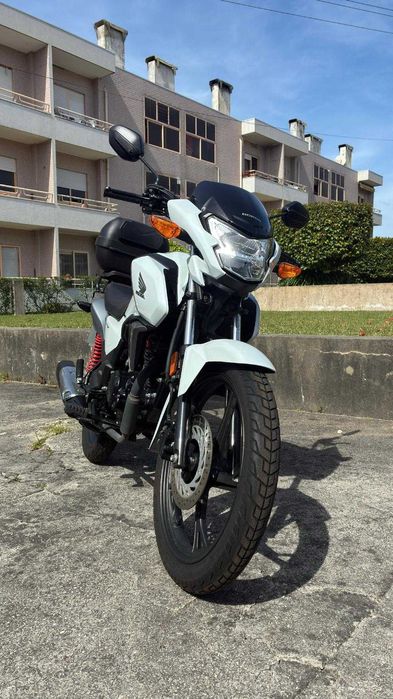 Honda CB125F - Carta de Condução A1 - Oferta de capacete