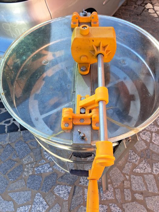 Extrator de mel 8 quadros manual