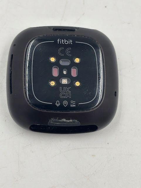 uszkodzony smartwatch fitbit versa 3 czarny bluetooth pulsometr