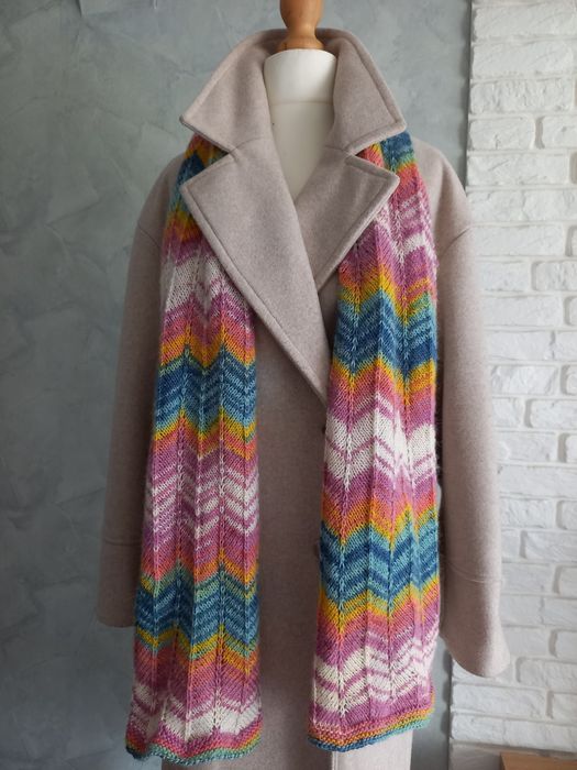 Szal w pastelowych kolorach recznie robiony na drutach