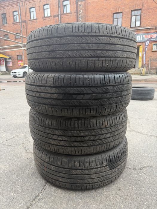 Комплект літніх шин Kumho Solus HS63 215/55 R17 98V (Кінець 2024 року)