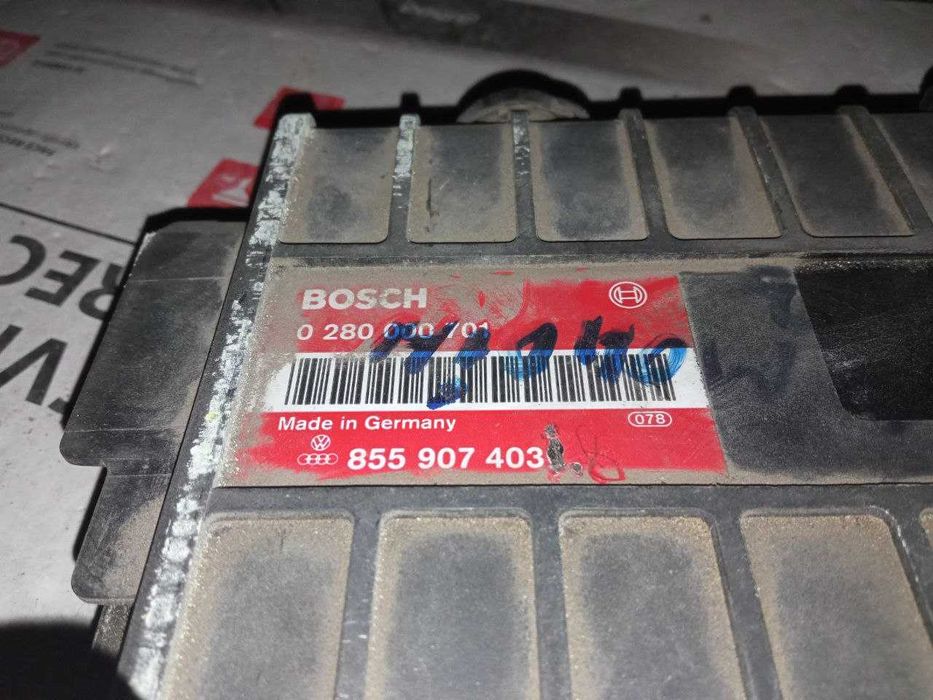 Блок керування двигуном Volkswagen Passat B3 1.8i 0280000701 855907403