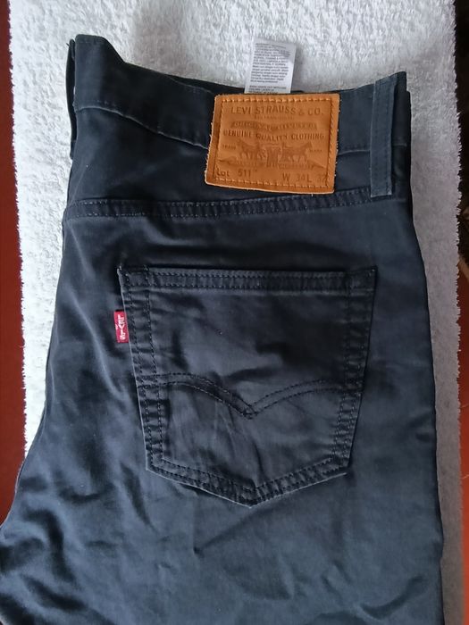 Продам джинсы levis оригинал материал ткань размер 34-32  4.500 гр