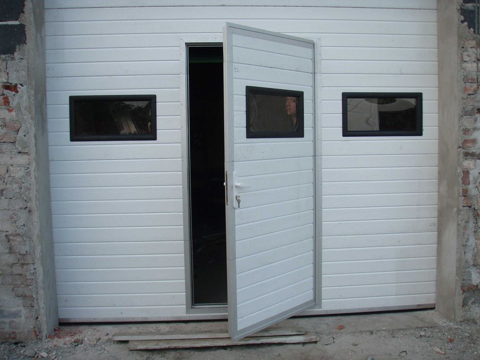 Producent Brama garażowa segmentowa Bramy garażowe przemysłowe 3*2,66