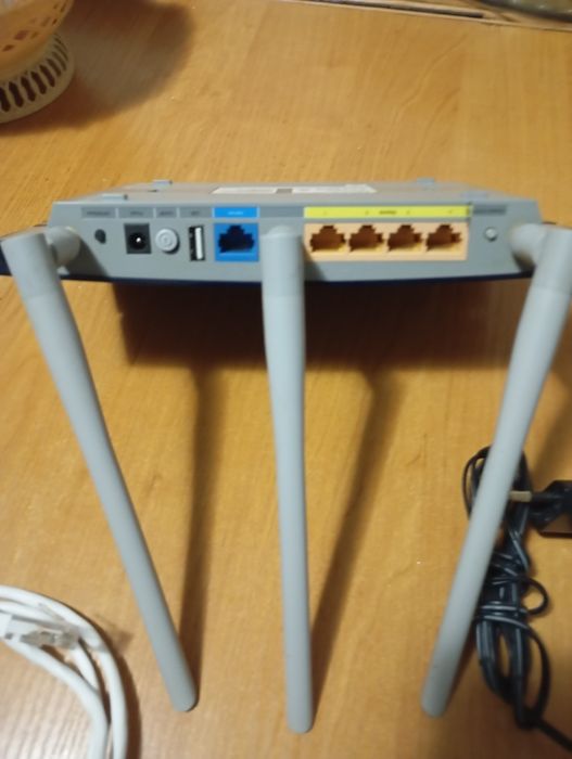 Tp-link TL-WR1043ND 
450 Мбит/с Беспроводной гигабитный маршрутизатор