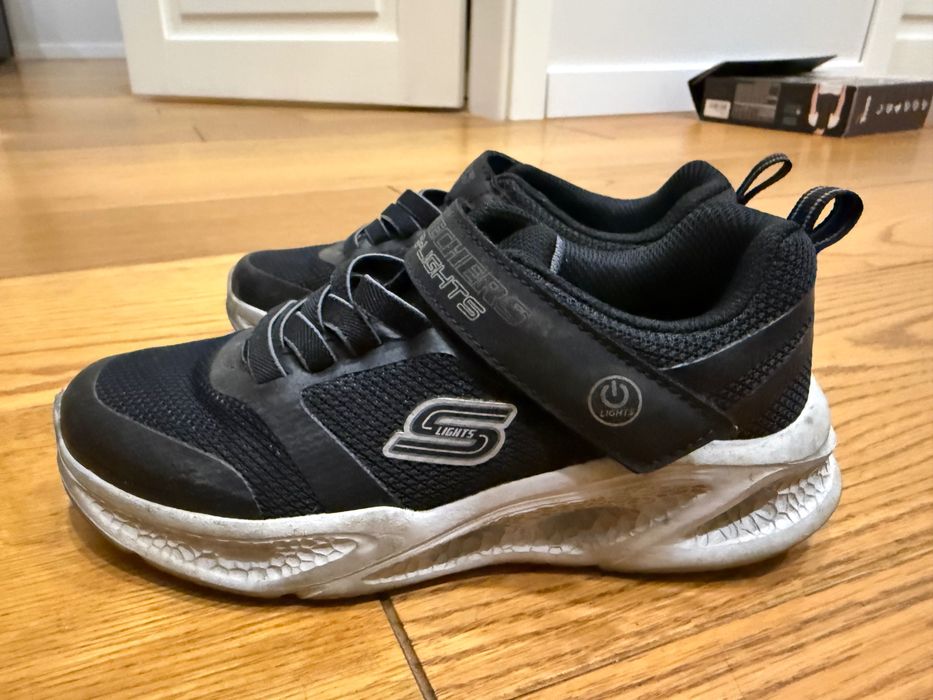 Кроссовки светящиеся Sketchers