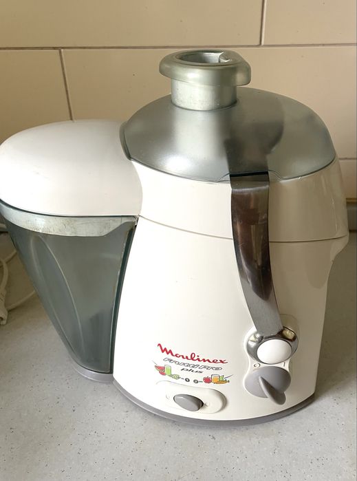 Соковитискач Moulimex Frutti Pro plus