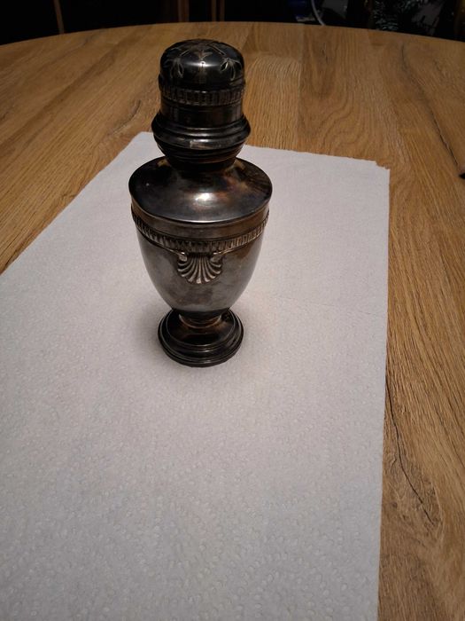 Sprzedam srebrną solniczkę ze srebra