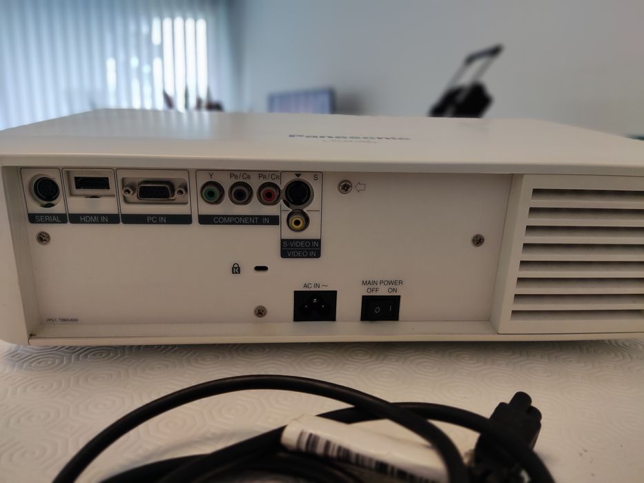 Projetor Panasonic modelo PT- AX100E