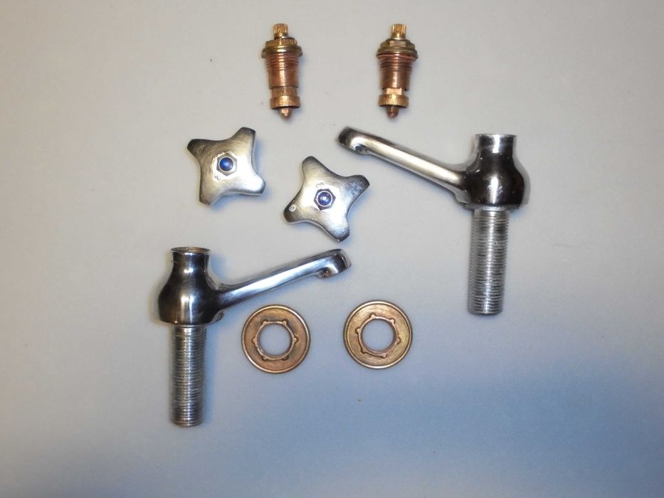 2 torneiras antigas em cobre cromado