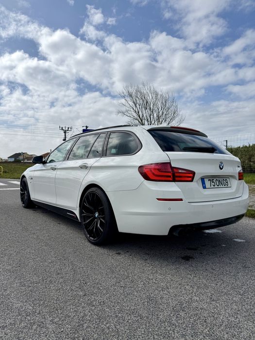 BMW 520d Pack M, 184cv, Tecto Panorâmico, Jantes 20”, Faróis LED