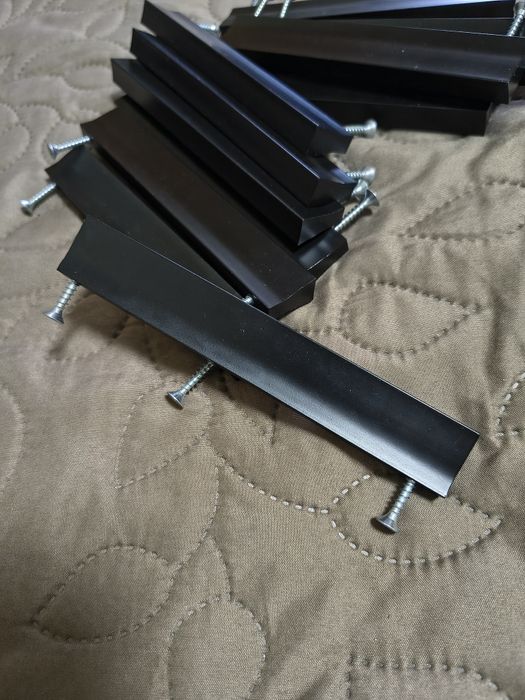 Ручка меблева чорна матова металева