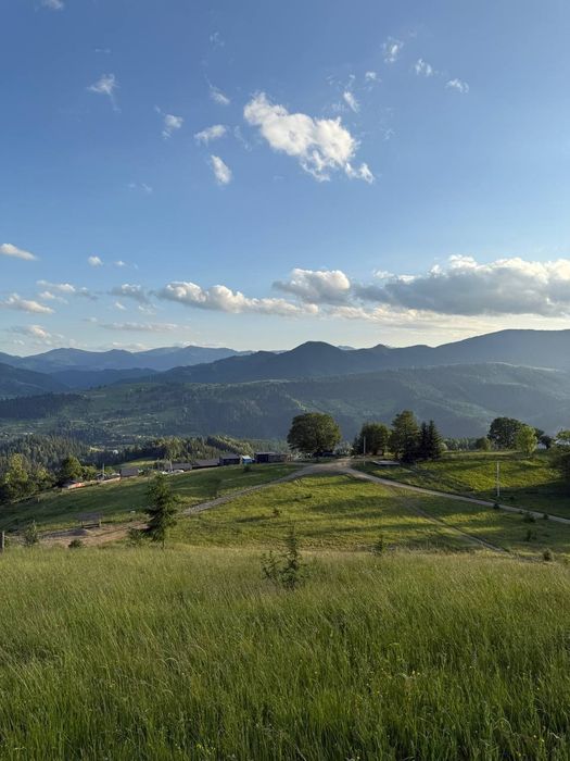 Продаж видової ділянки, поруч комунікації та гарний заїзд